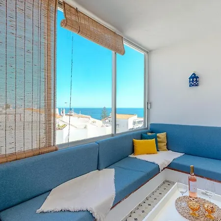 Old Town Sea View Apartment *