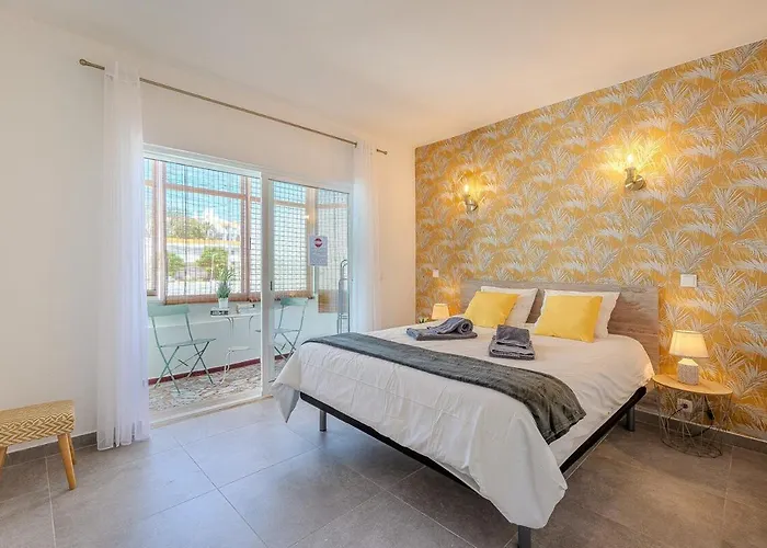 Old Town Sea View Apartment *