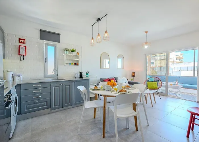 Old Town Sea View Apartment