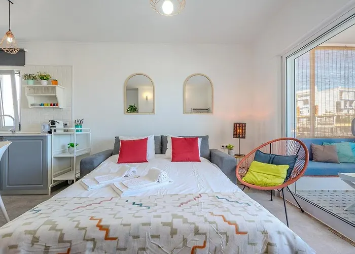 Old Town Sea View Apartment