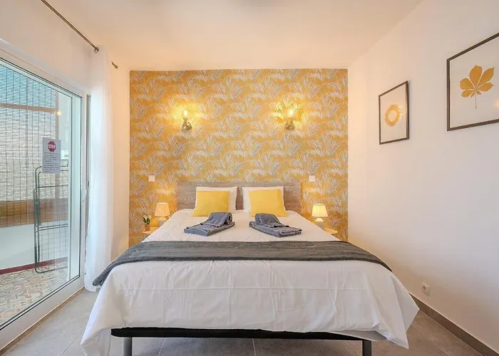 Old Town Sea View Apartment